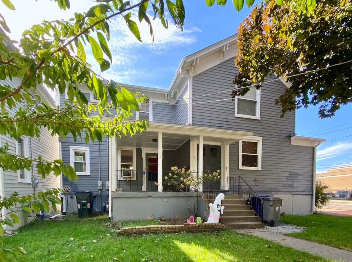 Primary Photo - 203 Symphony Way