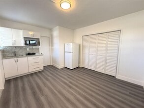 Building Photo - 155 SW 71st Ave