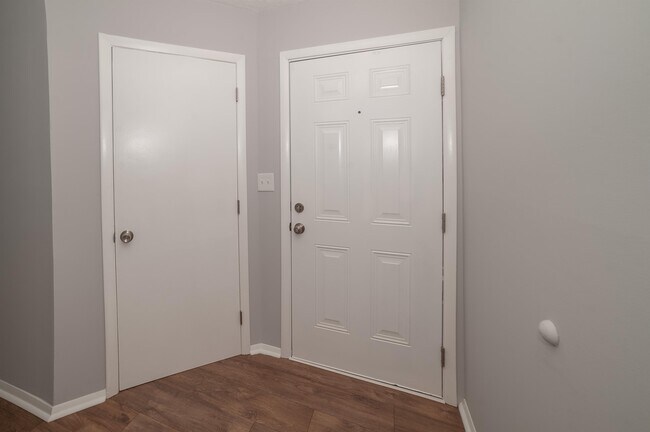 Building Photo - 6736 Willowbrook Dr