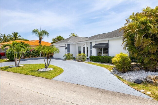 Building Photo - 4902 N Travelers Palm Ln