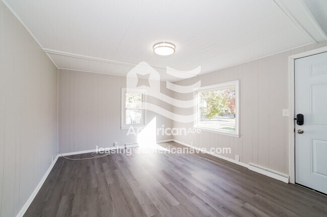 Building Photo - 2227 N Northcrest Dr