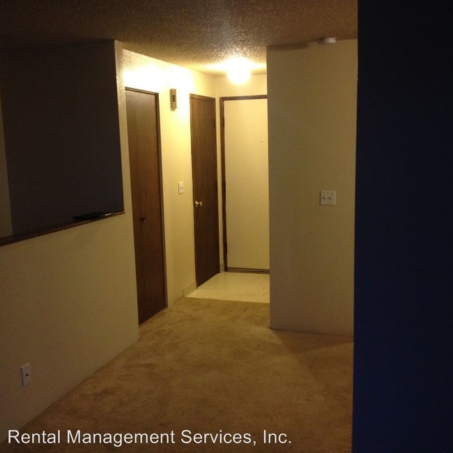 Building Photo - 9442-9446 NW Roseway Ave