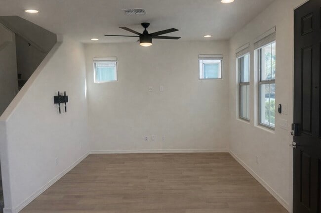 Foto del edificio - 8337 E Irwin Ave