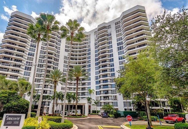 Foto del edificio - 3500 Mystic Pointe Dr