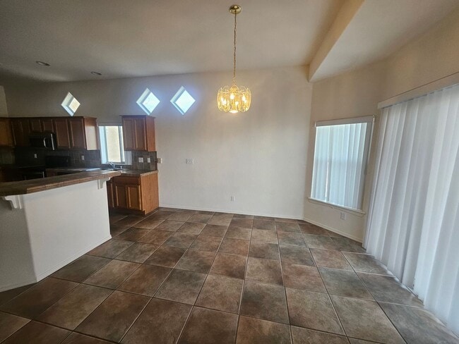 Building Photo - DESERT FOOTHILLS BEAUTY