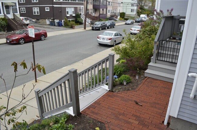 Foto del edificio - Modern, Spacious 3-level duplex Near the B...