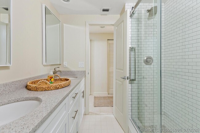 Building Photo - 11818 Pebblewood Dr