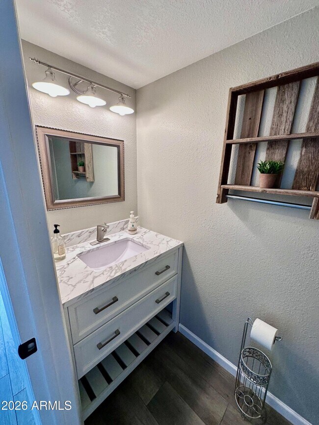 Foto del edificio - 4901 E Kelton Ln