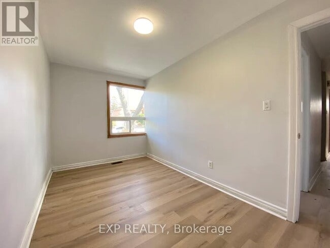 Building Photo - 6 Deblyn Dr