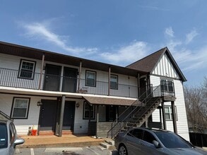 Building Photo - 517 Veritas St