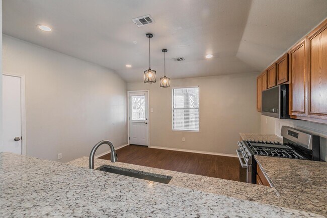 Foto del edificio - Updated 3 bedroom 2 bath in South West Fort Worth