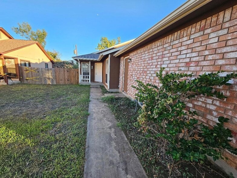 Foto principal - 805 Lexington Rd