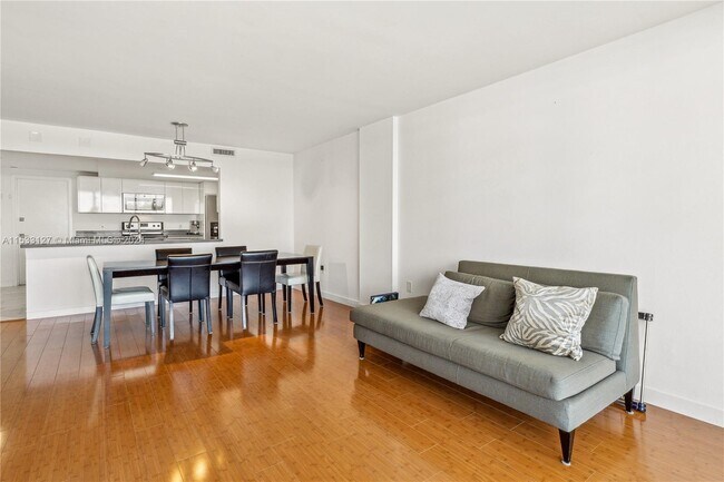 Foto del edificio - 199 Ocean Ln Dr