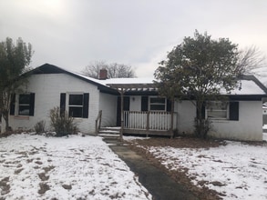 Building Photo - 106 Marine Dr