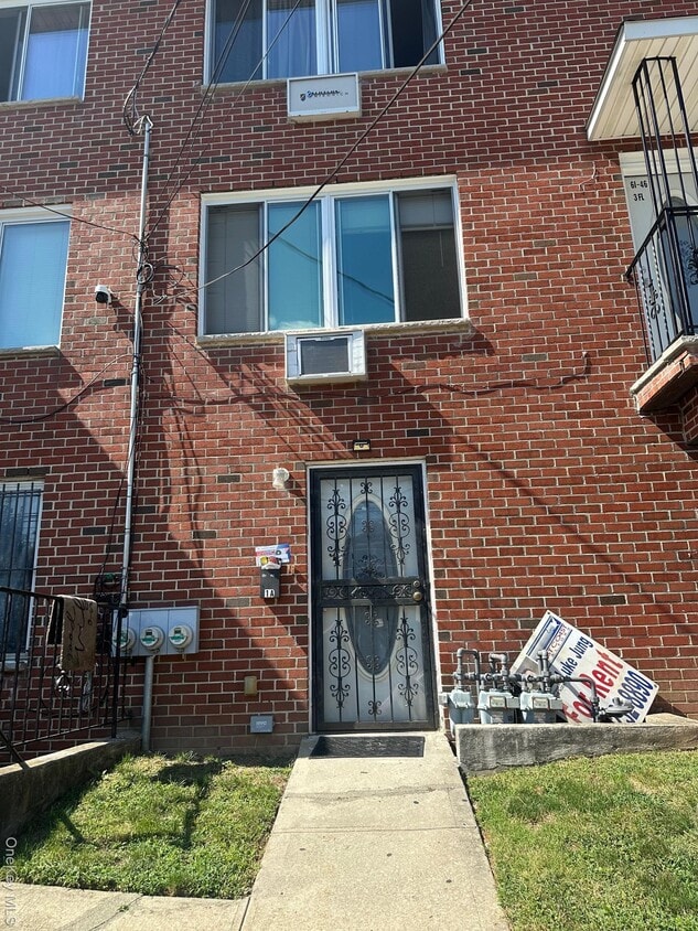 Primary Photo - 61-50 162nd St