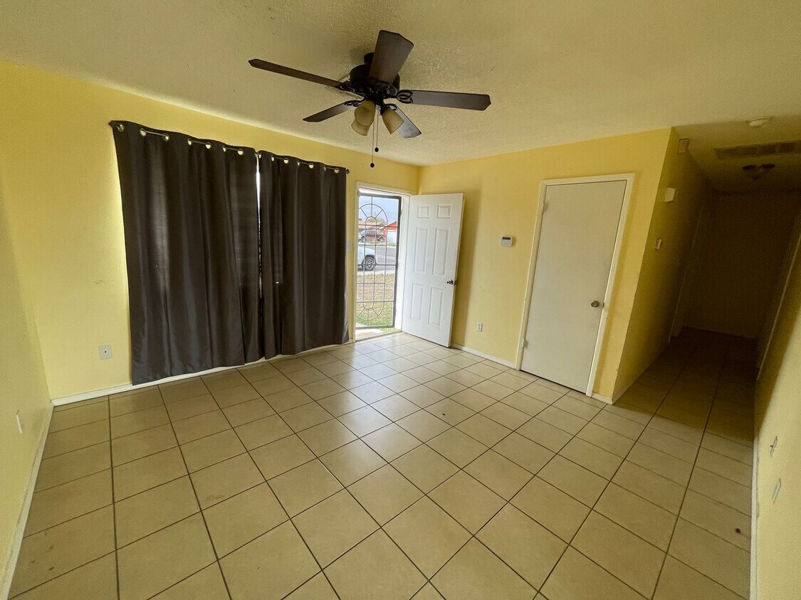 Building Photo - Single Family Home with large yard near Ci...