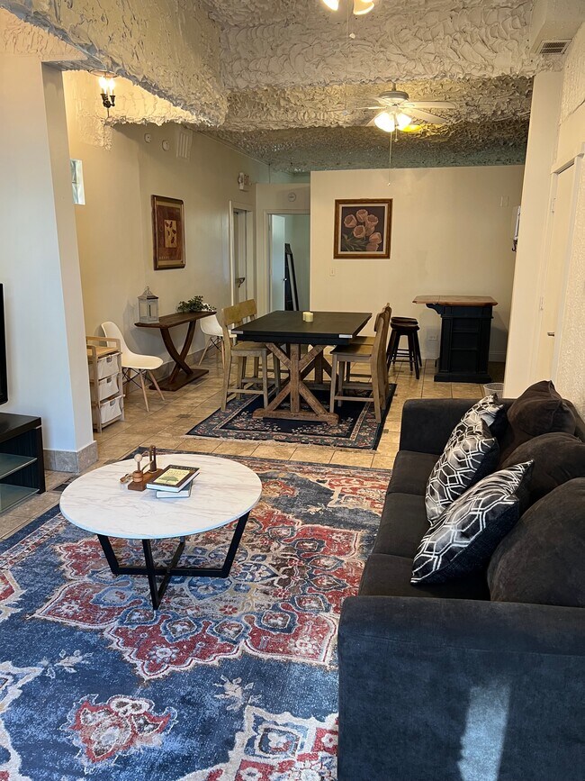 Foto del edificio - 1412 N Ashland Ave