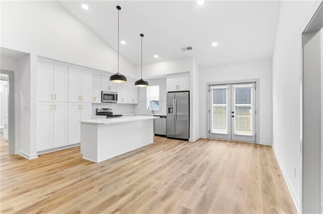Foto del edificio - 128 Hilltop Dr SW