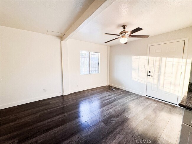 Foto del edificio - 1746 W 82nd St