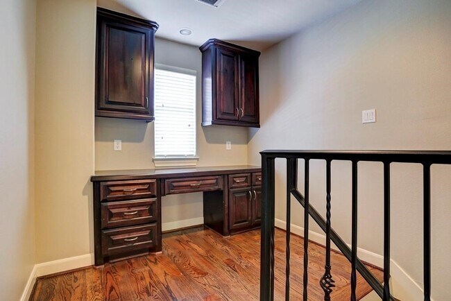 Building Photo - 923 Birdsall St