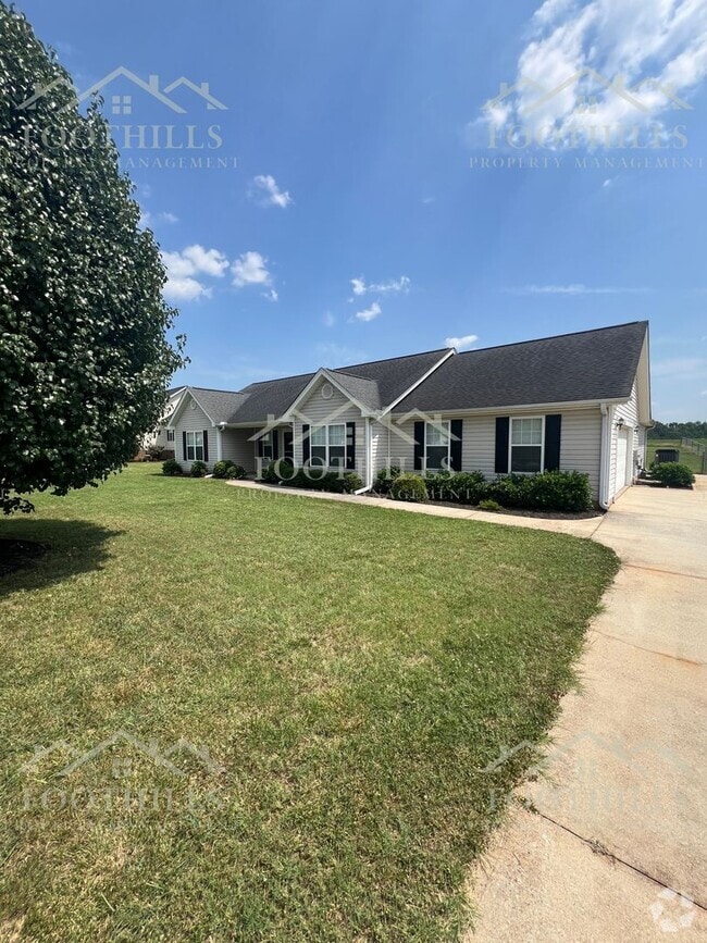 Building Photo - 119 McClain Lake Drive