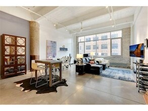 Building Photo - 700 N Washington Ave