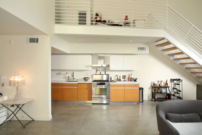 Building Photo - 123 N Kings Rd
