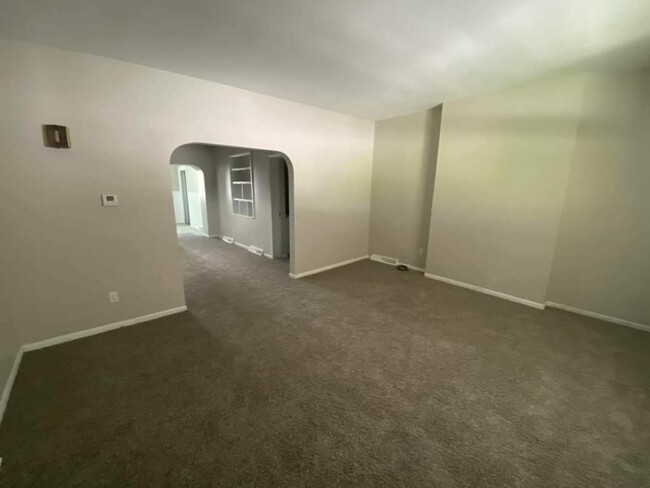 Building Photo - 116 Custer
