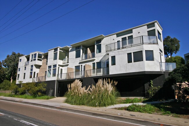 Foto del edificio - 3244 Nimitz Blvd