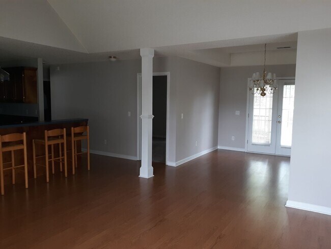 Foto del edificio - Charming Home in Northeast Columbia - Less...