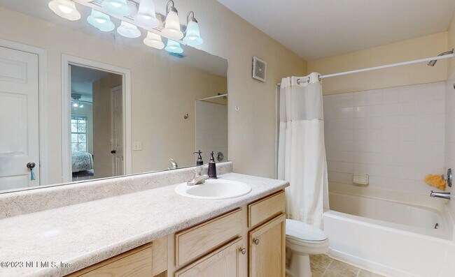 Foto del edificio - 7800 Point Meadows Dr
