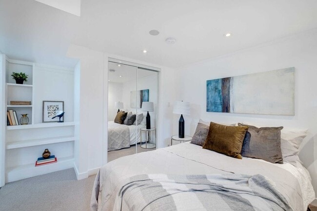 Building Photo - 4 Cliffside Dr