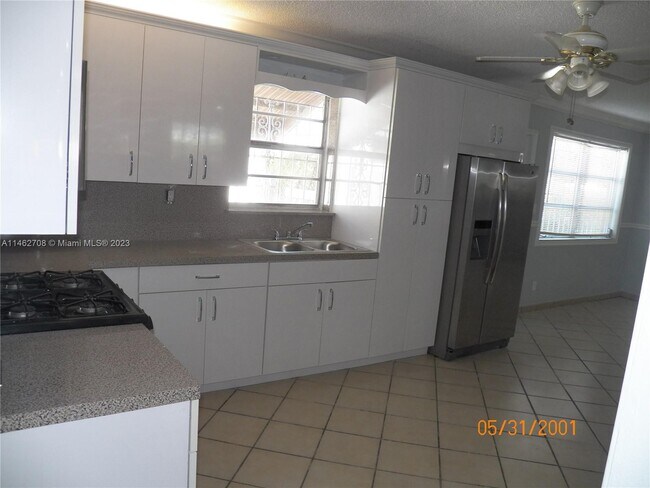 Foto del edificio - 3630 NE 18th Ave