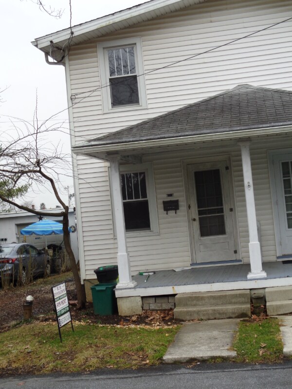 Building Photo - 6040 Pine St