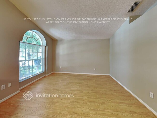 Foto del edificio - 10037 Creek Bluff Dr