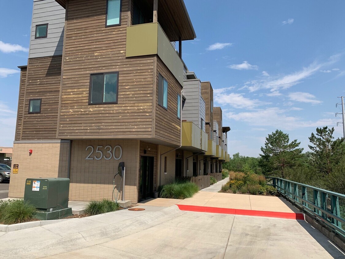 Foto principal - 2530 28th St