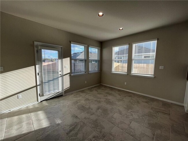 Foto del edificio - 128 Bright Flora Ln