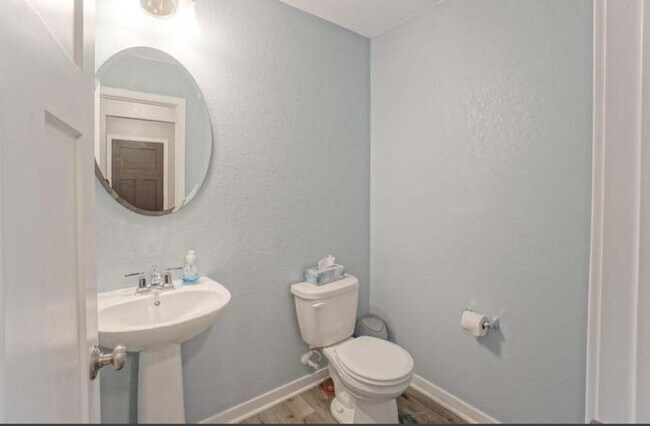 Foto del edificio - 1200 Juniper Ln