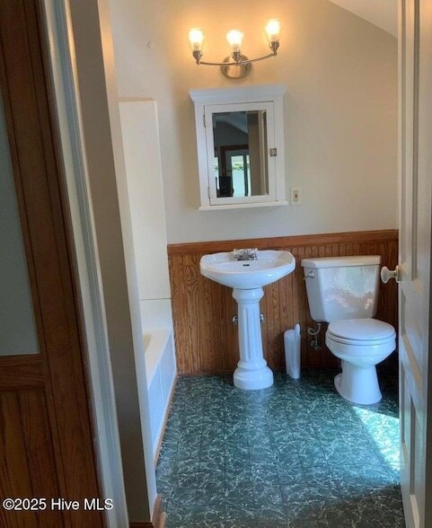 Building Photo - 220 E Vermont Ave