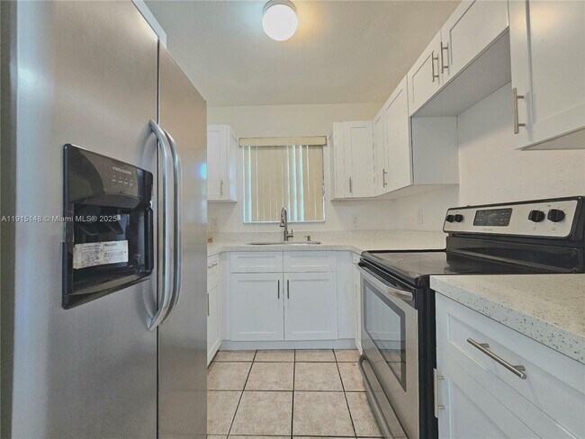 Building Photo - 5820 SW 27th St