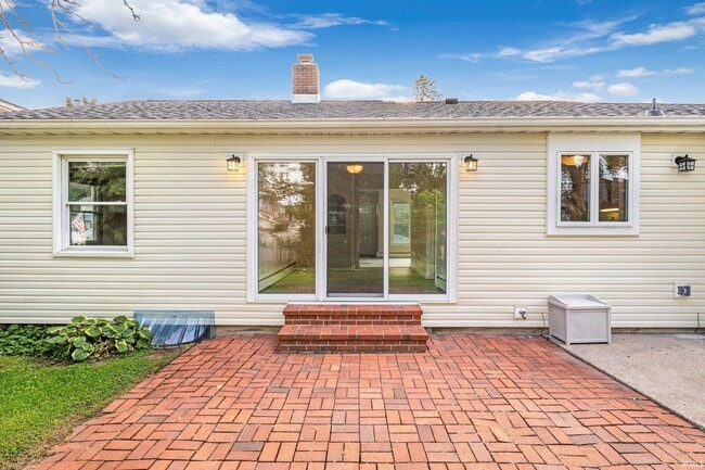 Building Photo - 128 Manor Ave