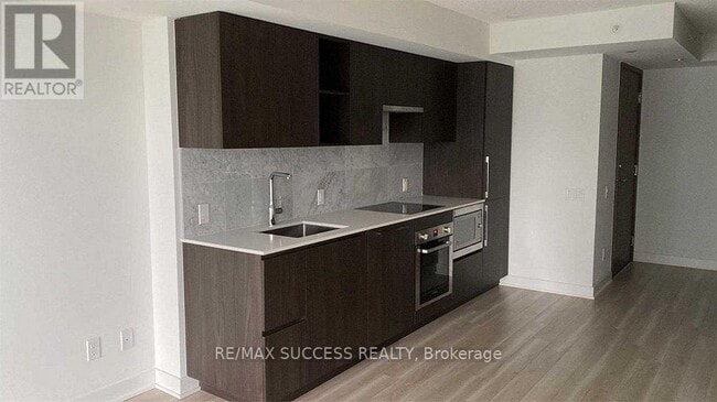 Building Photo - 2905 Bathurst St