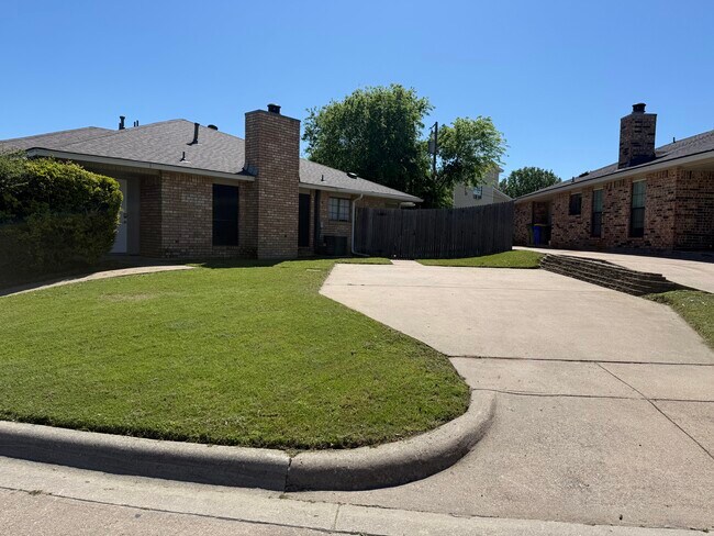 Foto del edificio - 204 Lanham Ct