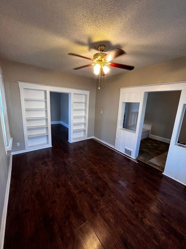 Building Photo - Newly renovated 6-bedroom, 2-bathroom house