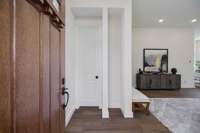 Foto del edificio - 9311 Montridge Dr