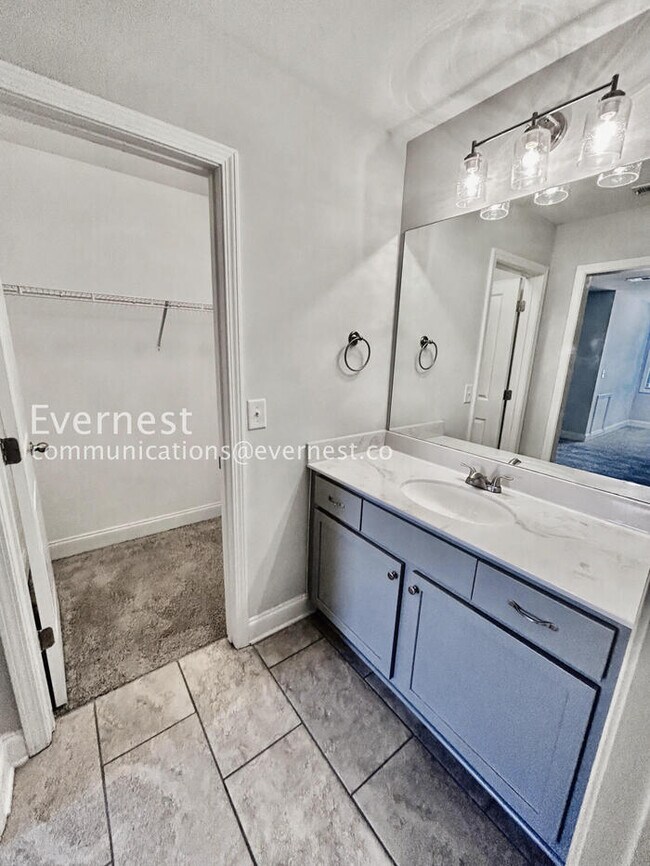 Building Photo - 3845 Valley View Ct