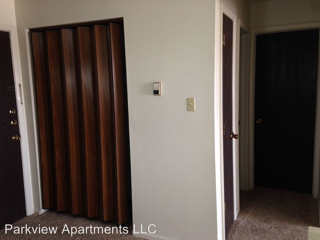 Building Photo - 4500 Parkview Dr