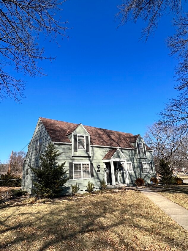 Primary Photo - 11350 E Minor Dr