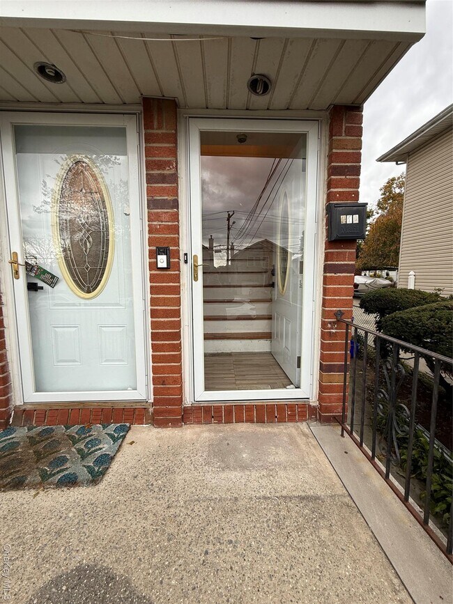 Foto del edificio - 472 Kirkman Ave