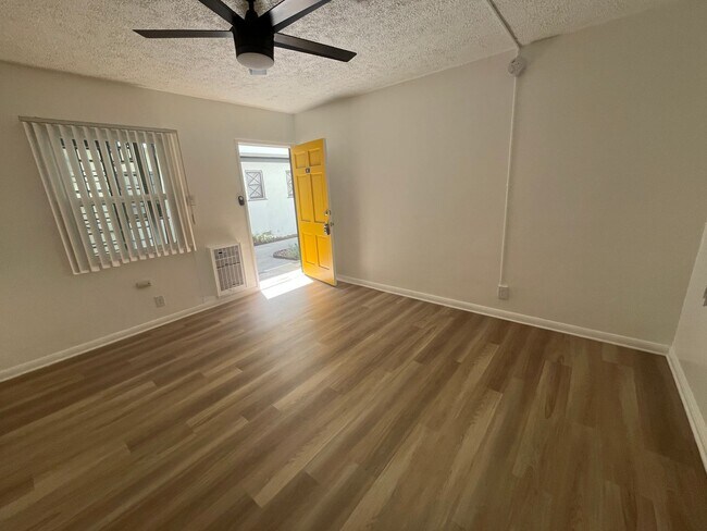 Foto del interior - 944 Tiverton Avenue